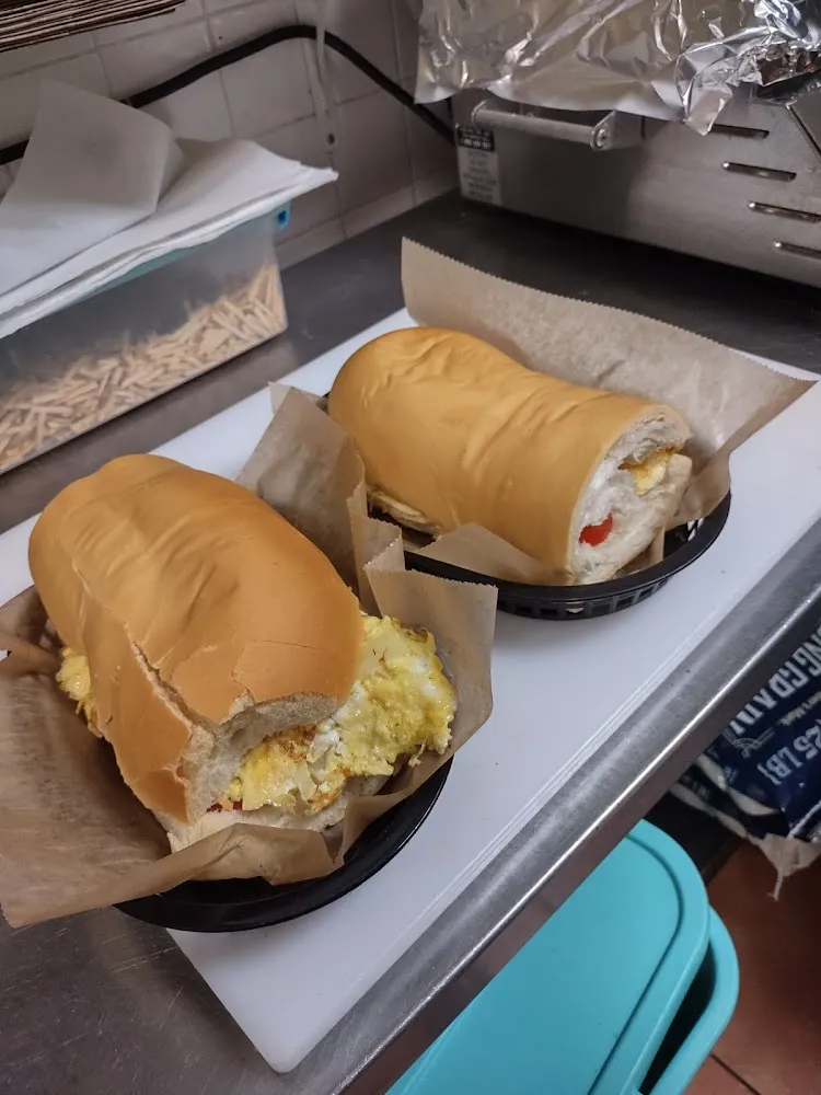 Pan Con Tortilla de Cebolla